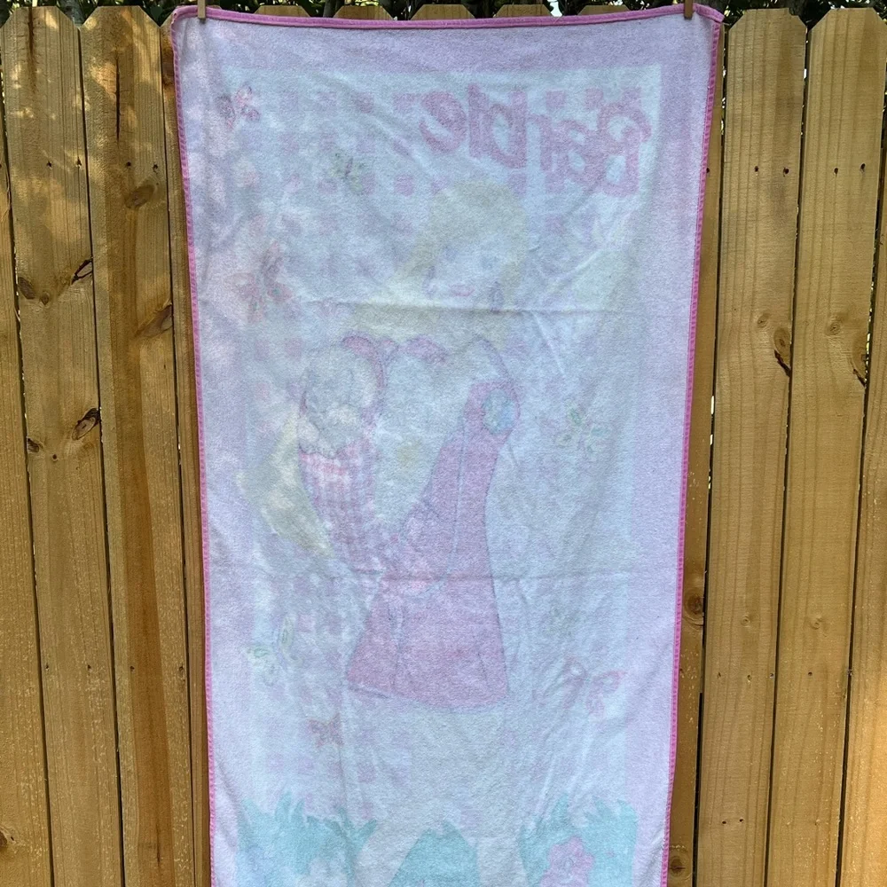 VINTAGE BARBIE BEACH TOWEL.